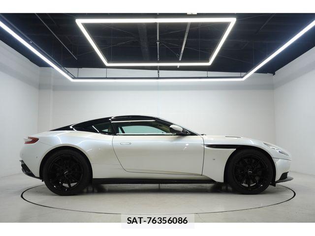Aston Martin Aston Martin 2017-03 8740483-4