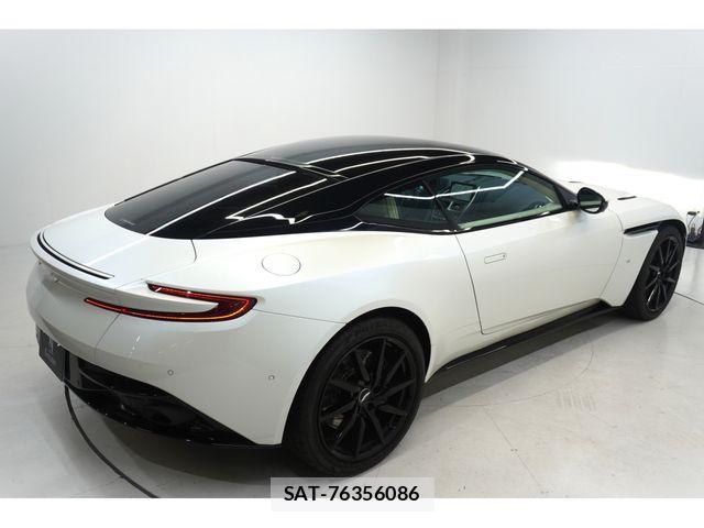 Aston Martin Aston Martin 2017-03 8740483-8