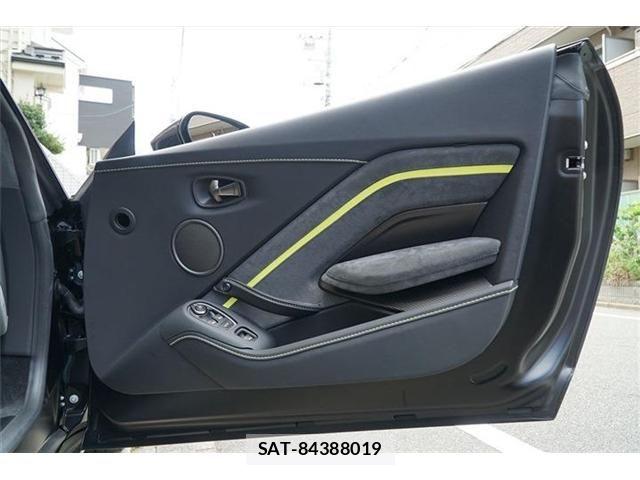 Aston Martin Aston Martin 2022-06 8244615-23
