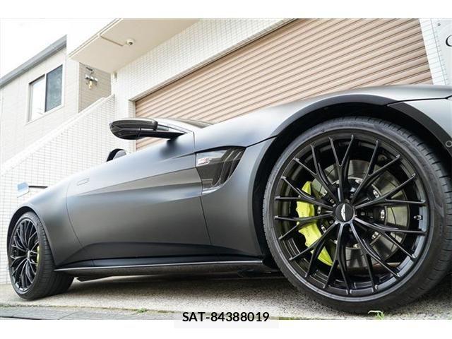 Aston Martin Aston Martin 2022-06 8244615-3