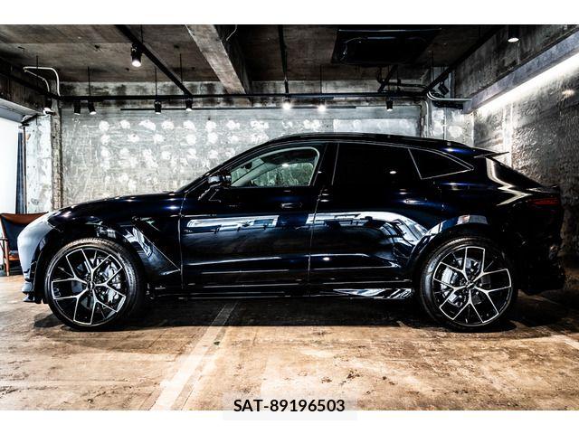 Aston Martin Aston Martin 2024-03 8740490-6