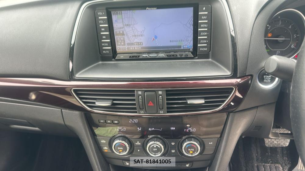 Mazda ATENZA 2013-06 7367370-17