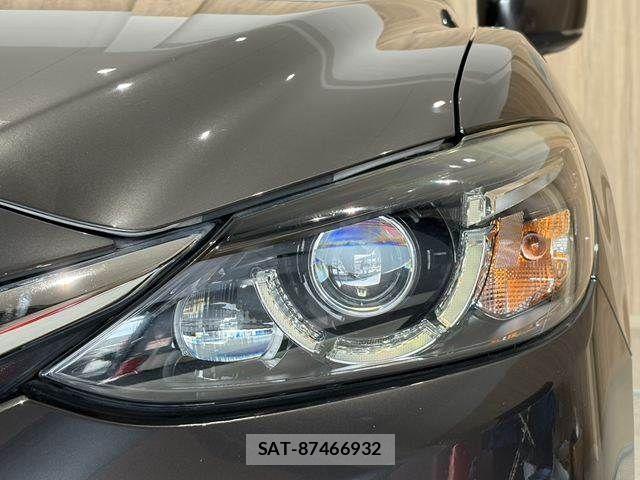 Mazda ATENZA WAGON 2018-01 8353921-22