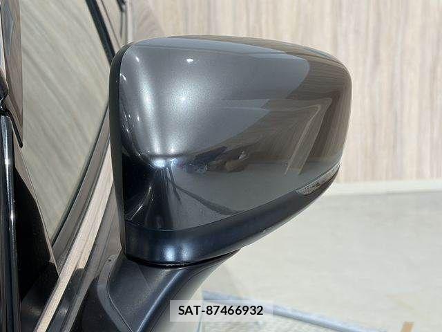 Mazda ATENZA WAGON 2018-01 8353921-24