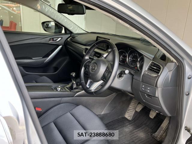 Mazda ATENZA WAGON 2015-07 8561162-1