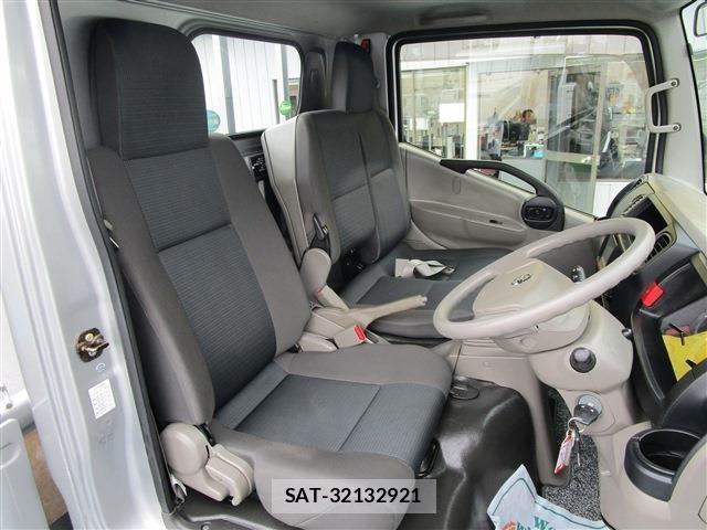 Nissan ATLAS 2018-03 1014007-13