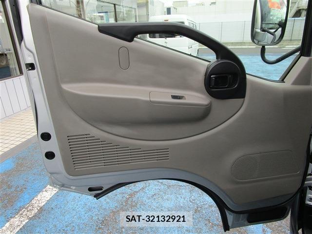 Nissan ATLAS 2018-03 1014007-21