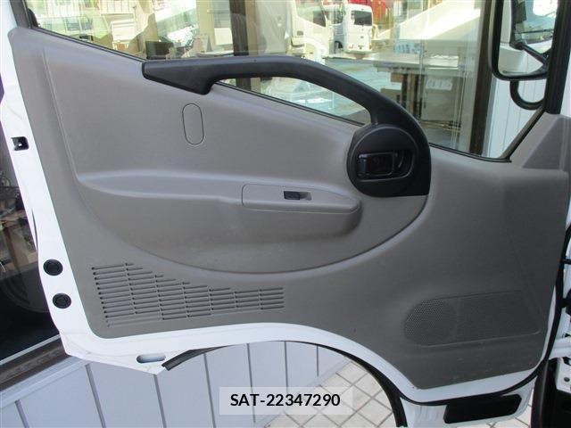 Nissan ATLAS 2017-04 1084046-21