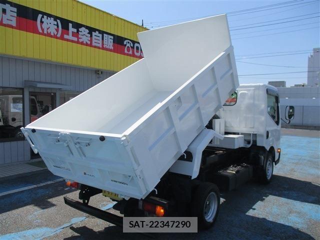 Nissan ATLAS 2017-04 1084046-6