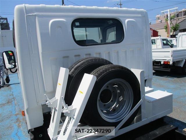 Nissan ATLAS 2017-04 1084046-7