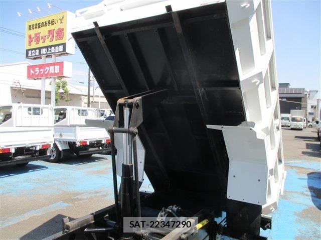 Nissan ATLAS 2017-04 1084046-8