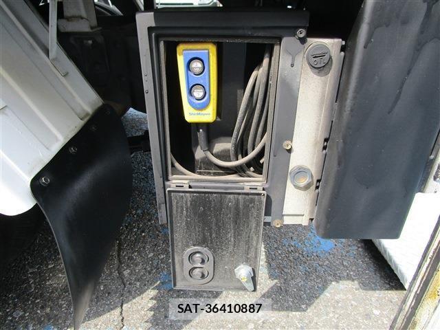 Nissan ATLAS 2016-06 1289926-27
