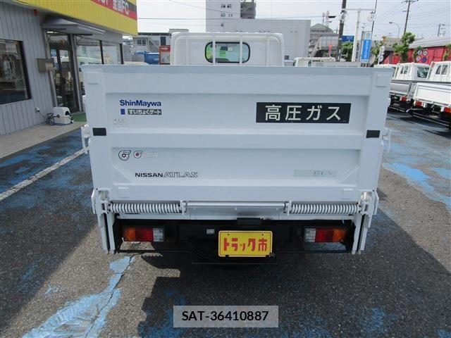 Nissan ATLAS 2016-06 1289926-4