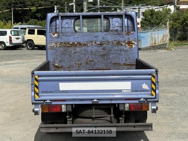 Nissan ATLAS 2020-06 1289928-7