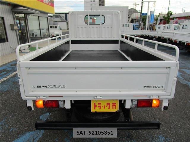 Nissan ATLAS 2020-09 1317791-4