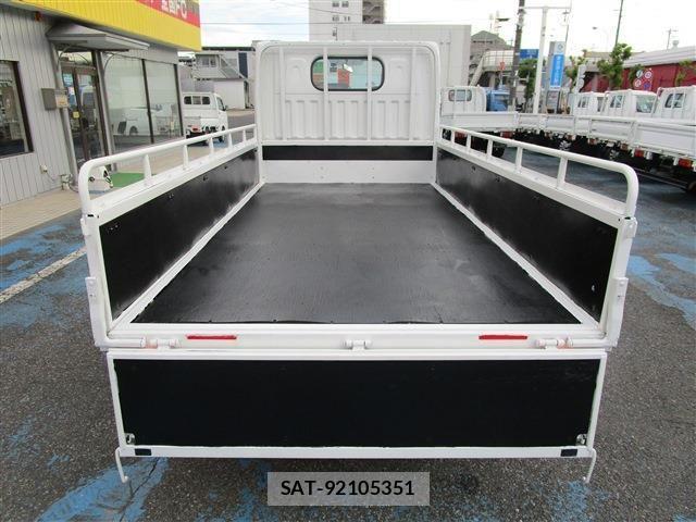 Nissan ATLAS 2020-09 1317791-5
