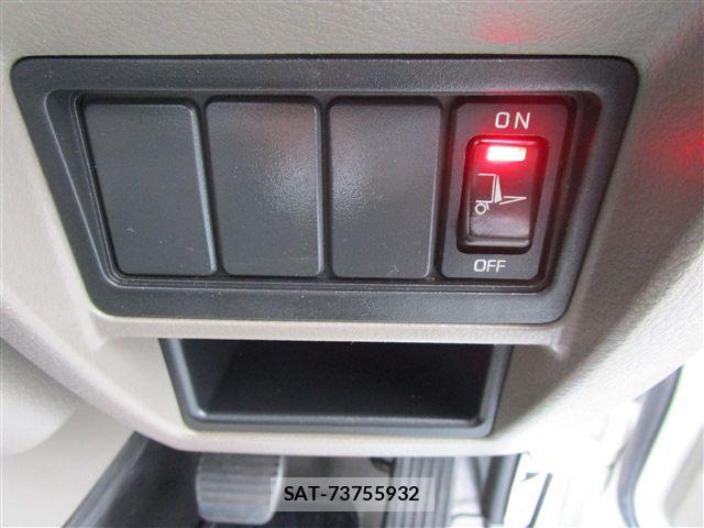 Nissan ATLAS 2015-11 1345621-25