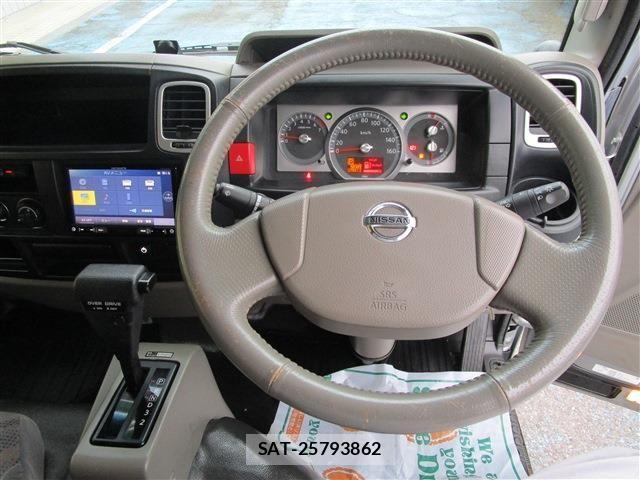 Nissan ATLAS 2017-03 1553781-9