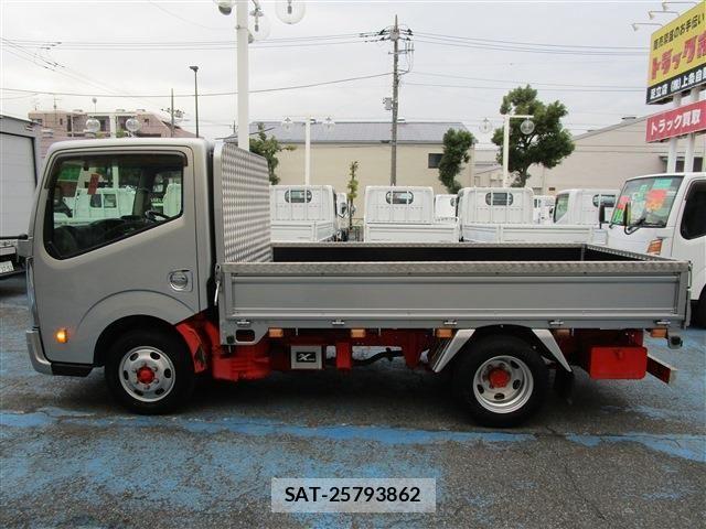 Nissan ATLAS 2017-03 1553781-3