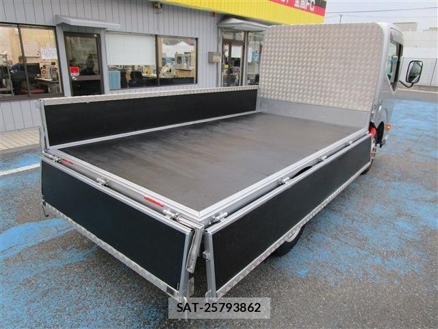 Nissan ATLAS 2017-03 1553781-6