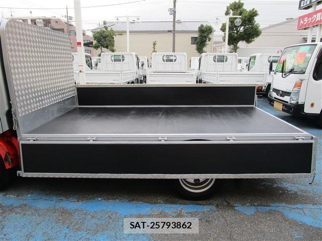 Nissan ATLAS 2017-03 1553781-8