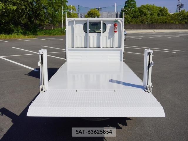 Nissan ATLAS 2014-05 1584282-3
