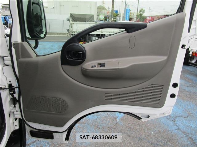 Nissan ATLAS 2017-05 4138540-20