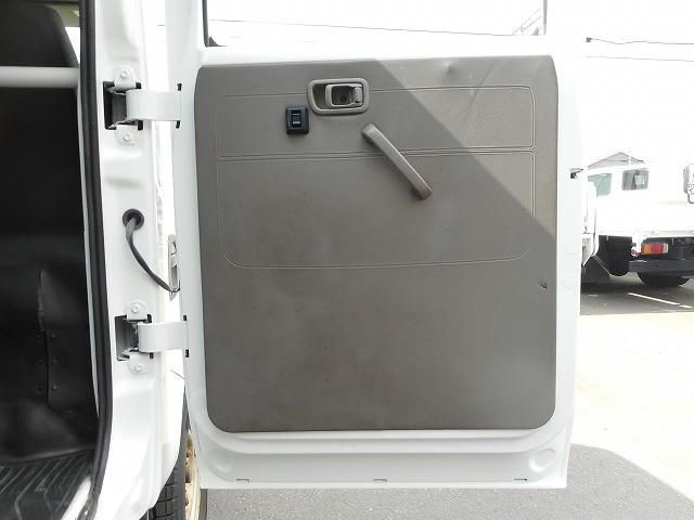 Nissan ATLAS 2015-03 4384402-15