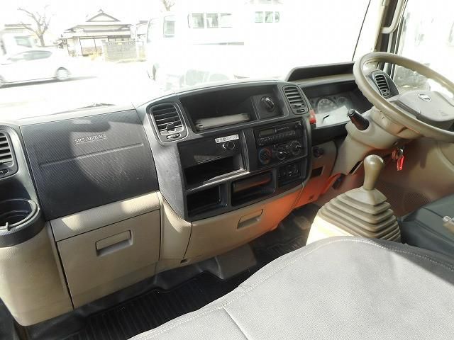 Nissan ATLAS 2015-03 4384402-16