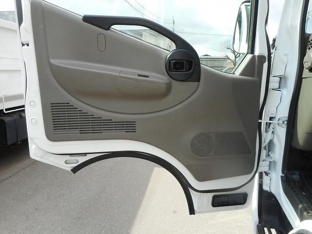 Nissan ATLAS 2015-03 4384402-18