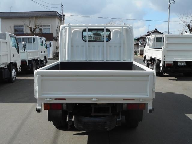 Nissan ATLAS 2015-03 4384402-5