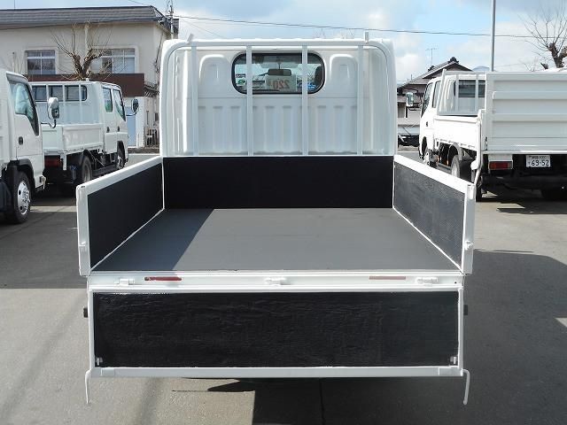 Nissan ATLAS 2015-03 4384402-8