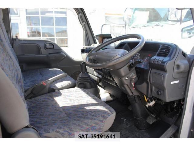 Nissan ATLAS 2003-02 4638024-25