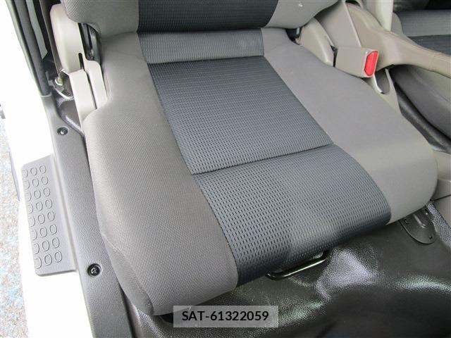Nissan ATLAS 2021-03 4638022-15