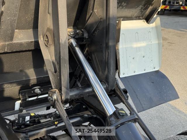 Nissan ATLAS 2021-01 4929578-14