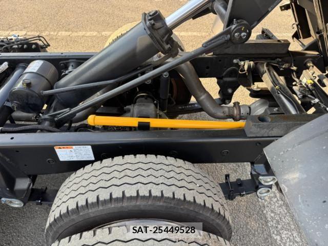 Nissan ATLAS 2021-01 4929578-20