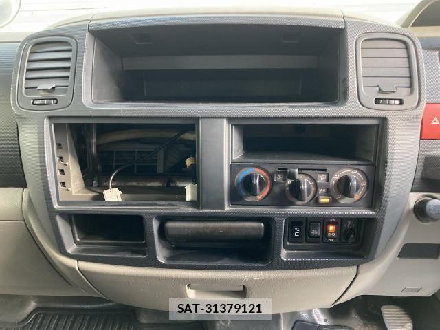 Nissan ATLAS 2012-04 4929651-18