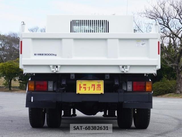 Nissan ATLAS 2021-09 4929572-7