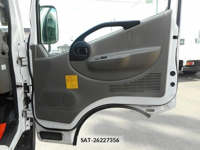 Nissan ATLAS 2012-05 4929630-17