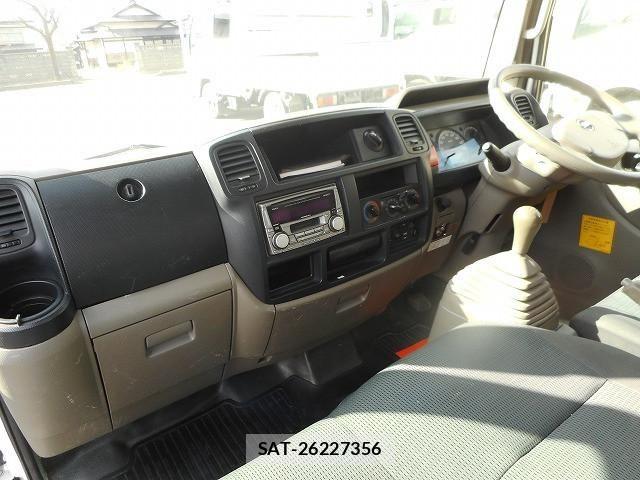 Nissan ATLAS 2012-05 4929630-18