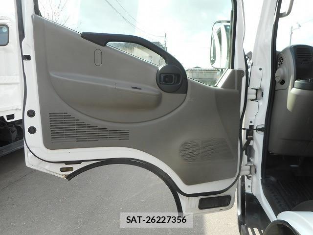 Nissan ATLAS 2012-05 4929630-20