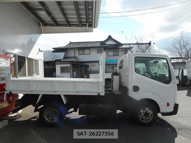 Nissan ATLAS 2012-05 4929630-3