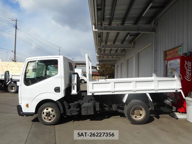 Nissan ATLAS 2012-05 4929630-4