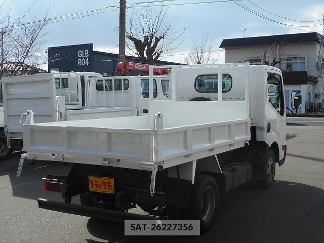 Nissan ATLAS 2012-05 4929630-6