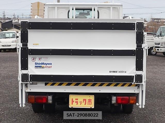 Nissan ATLAS 2019-09 5860277-5
