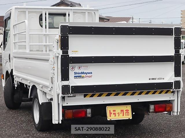 Nissan ATLAS 2019-09 5860277-6