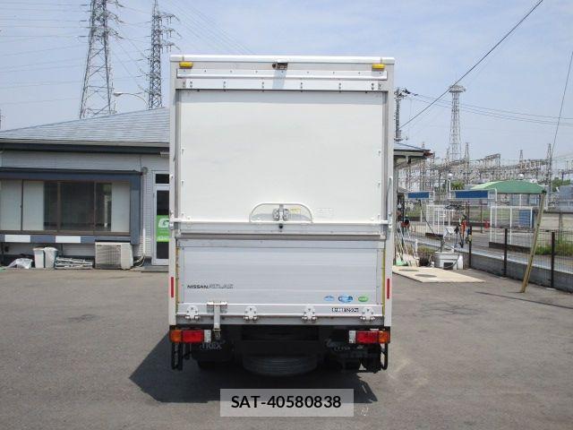 Nissan ATLAS 2015-04 5860282-7