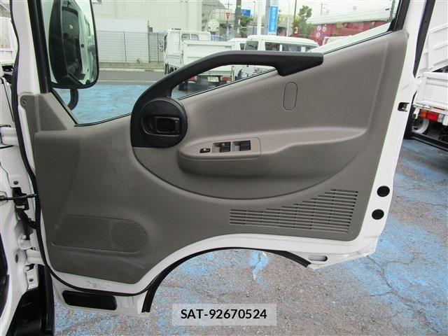 Nissan ATLAS 2017-03 5860276-19