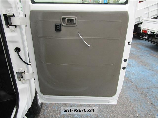 Nissan ATLAS 2017-03 5860276-20