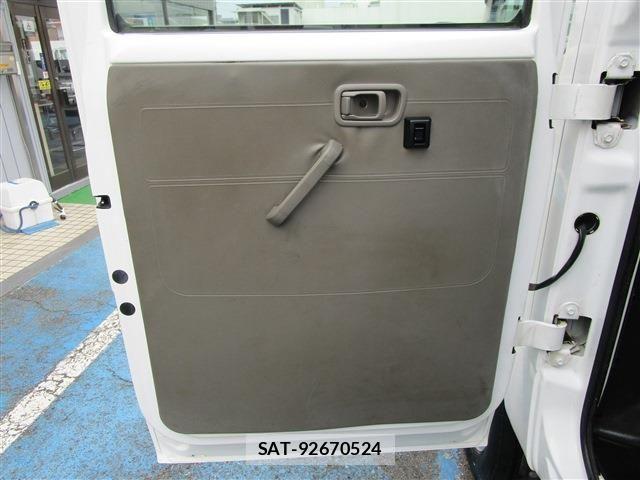 Nissan ATLAS 2017-03 5860276-21
